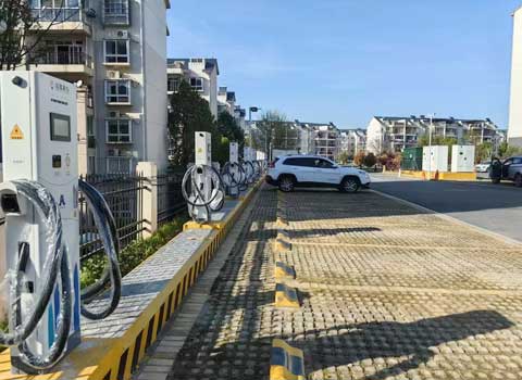 超級(jí)充電樁，便捷出行新體驗(yàn)